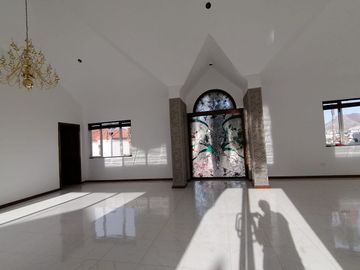 La Cañada, amplia casa con alberca y amplio cuarto de juegos