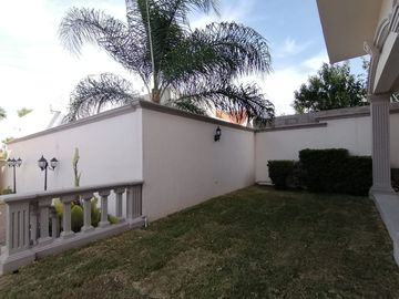 La Cañada, amplia casa con alberca y amplio cuarto de juegos