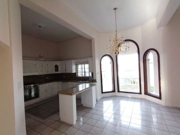 La Cañada, amplia casa con alberca y amplio cuarto de juegos
