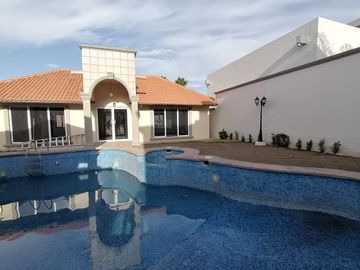 La Cañada, amplia casa con alberca y amplio cuarto de juegos