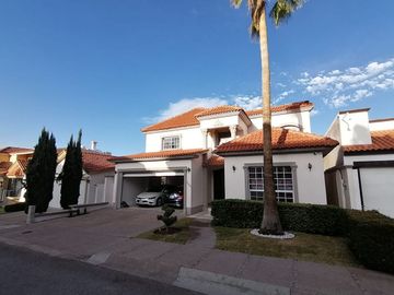 La Cañada, amplia casa con alberca y amplio cuarto de juegos