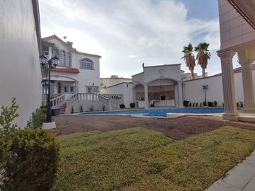 La Cañada, amplia casa con alberca y amplio cuarto de juegos
