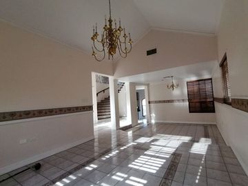 La Cañada, amplia casa con alberca y amplio cuarto de juegos