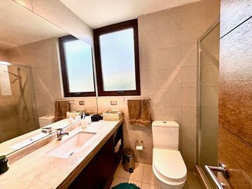 CASA CHAMISERO 3 D + SERVICIO + PISCINA + QUINCHO