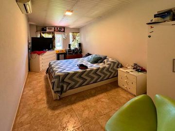 venta casa 3 dormitorios funes todos los servicios permuta