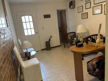 Casa en venta - 4 Dormitorios 5 Baños - Local - 380Mts2 - Olivos