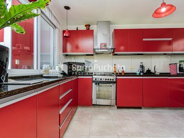 Venta Casa 6 ambientes con parque y piscina en Villa Sarmiento