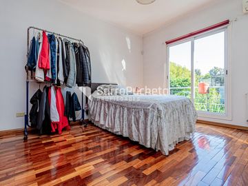 Venta Casa 6 ambientes con parque y piscina en Villa Sarmiento