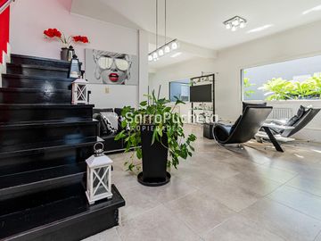 Venta Casa 6 ambientes con parque y piscina en Villa Sarmiento