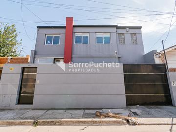 Venta Casa 6 ambientes con parque y piscina en Villa Sarmiento