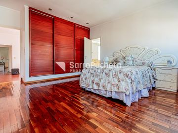 Venta Casa 6 ambientes con parque y piscina en Villa Sarmiento