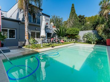 Venta Casa 6 ambientes con parque y piscina en Villa Sarmiento