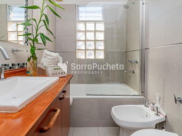 Venta Casa 6 ambientes con parque y piscina en Villa Sarmiento