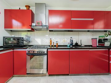 Venta Casa 6 ambientes con parque y piscina en Villa Sarmiento