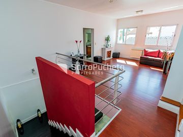 Venta Casa 6 ambientes con parque y piscina en Villa Sarmiento