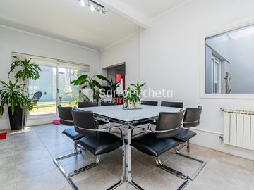 Venta Casa 6 ambientes con parque y piscina en Villa Sarmiento