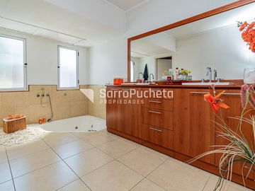 Venta Casa 6 ambientes con parque y piscina en Villa Sarmiento