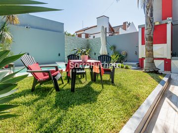 Venta Casa 6 ambientes con parque y piscina en Villa Sarmiento