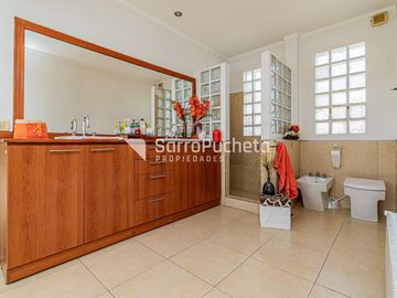 Venta Casa 6 ambientes con parque y piscina en Villa Sarmiento
