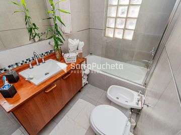 Venta Casa 6 ambientes con parque y piscina en Villa Sarmiento