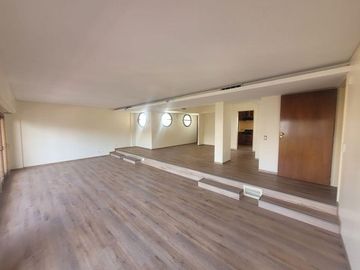 Excelente Piso con Cochera