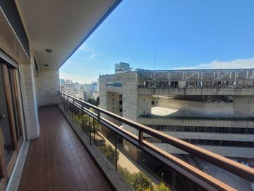 Excelente Piso con Cochera