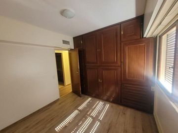 Excelente Piso con Cochera