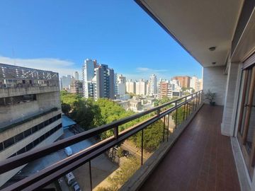 Excelente Piso con Cochera