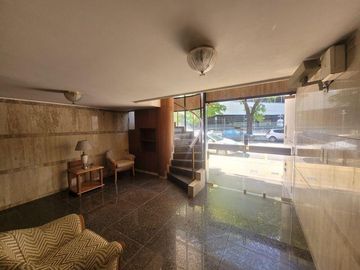 Excelente Piso con Cochera