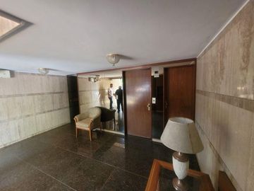 Excelente Piso con Cochera