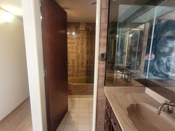 Excelente Piso con Cochera