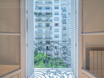 EDIFICIO FRANCES - LLENO DE SOL- RECICLADO- 3 AMBIENTES - RECOLETA