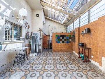 PH de 3 ambientes con patio y 2 entre pisos en venta en Floresta