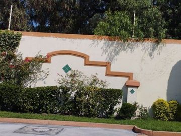 VENTA DE BONITA CASA EN VILLA DEL REAL (TECÁMAC)