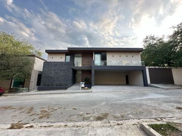 VENTA DE CASA EN VALLE ALTO CARRETERA NACIONAL ZONA SUR DE MONTERREY