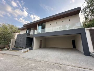 VENTA DE CASA EN VALLE ALTO CARRETERA NACIONAL ZONA SUR DE MONTERREY