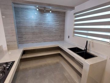 Casa en venta y renta  en Paseo de los Nogales Santa Rosa Apodaca N.L.