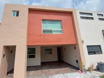 Casa en venta y renta  en Paseo de los Nogales Santa Rosa Apodaca N.L.