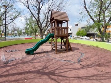 Casa en venta y renta  en Paseo de los Nogales Santa Rosa Apodaca N.L.