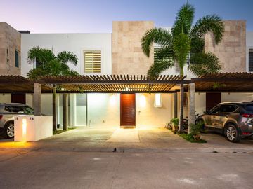Casa en Venta en Fraccionamiento Parque Victoria en Nuevo Vallarta frente al Tigre Club de Golf