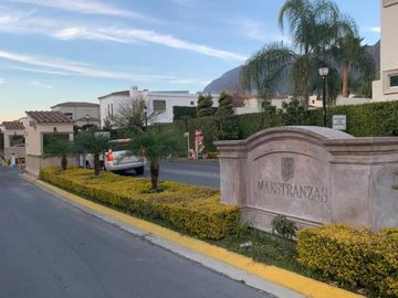 Casa en  Venta en Maestranzas - La Herradura - Carretera Nacional