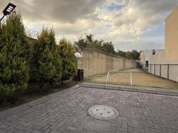 Casa en  venta en Fraccionamiento cerrado cerca de Plaza San Diego