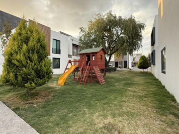 Casa en  venta en Fraccionamiento cerrado cerca de Plaza San Diego