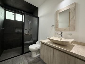 Casa en  venta en Fraccionamiento cerrado cerca de Plaza San Diego