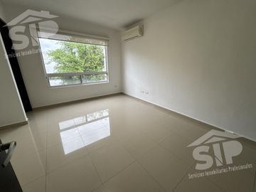 Casa en  Venta Cerradas de Cumbres Sec. Baez