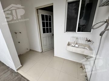 Casa en  Venta Cerradas de Cumbres Sec. Baez