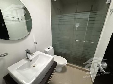 Casa en  Venta Cerradas de Cumbres Sec. Baez