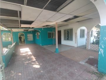 Se Vende o Alquila Terreno comercial con Casa en la Chorrera (DR)