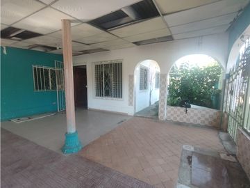 Se Vende o Alquila Terreno comercial con Casa en la Chorrera (DR)