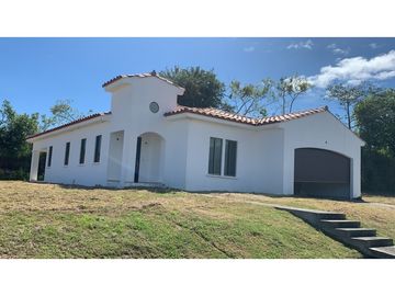 SEA CONFIABLE VENDE CASA EN HACIENDA PACIFICA